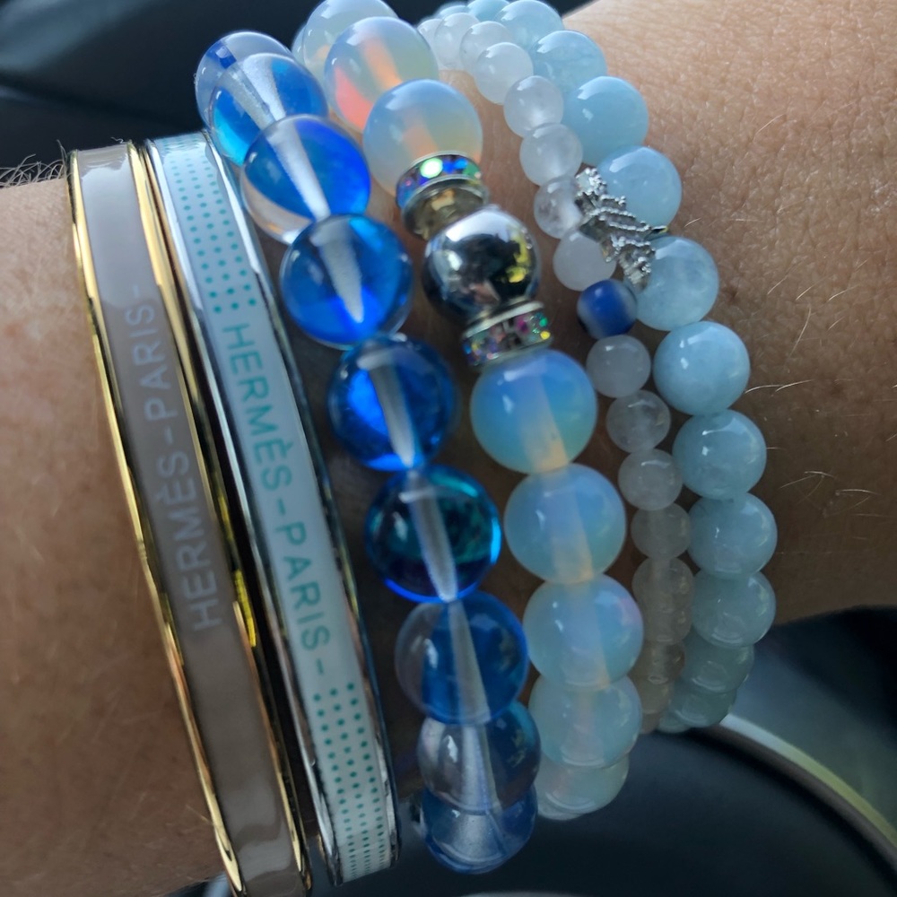 “SKY BLUE MYSTIC QUARTZ” Healing Crystal Bracelet - Picture 6 of 8